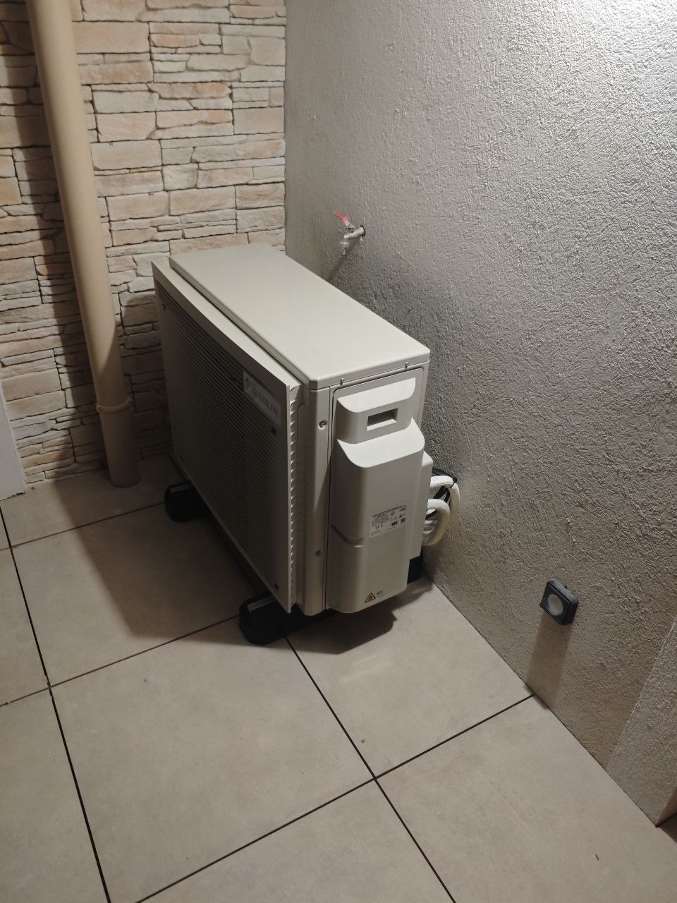 Unité Daikin en local technique